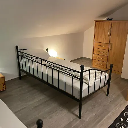 Monteursunterkunft - Fitters' With Shared Kitchen * Egenhofen