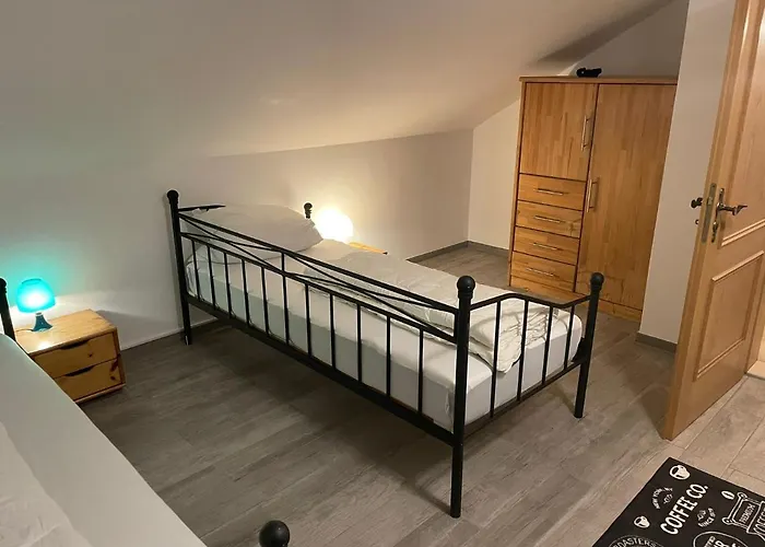 Monteursunterkunft - Fitters' With Shared Kitchen * Egenhofen